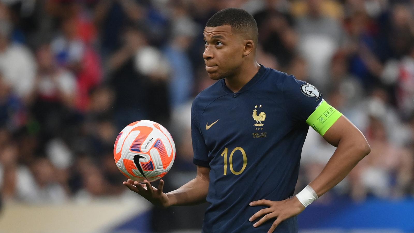 A spanyol Marca szerint Mbappé most már bármikor aláírhat Madridba, a francia Le Parisien viszont azt állítja, egy évig még biztosan marad Párizsban