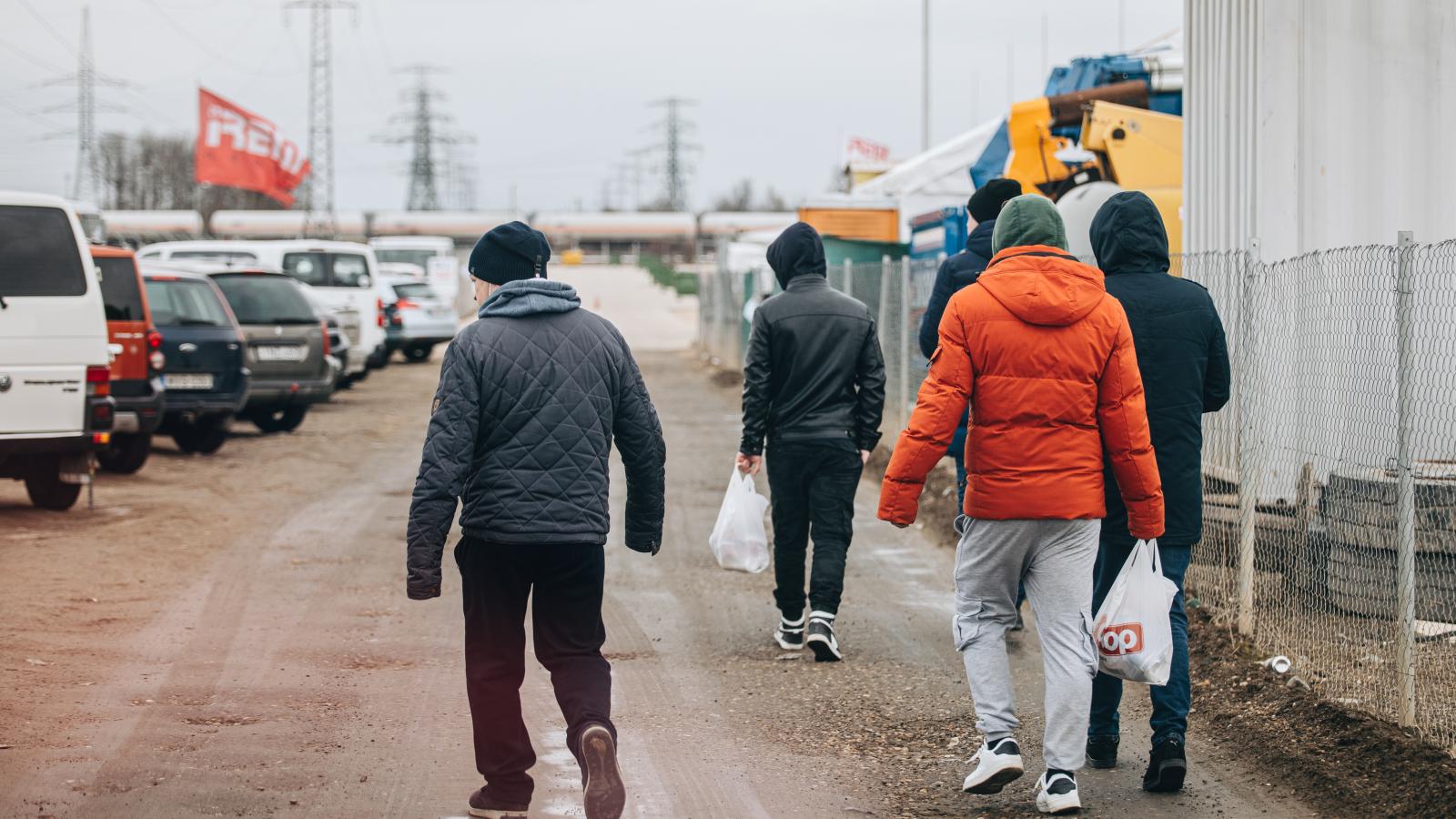 Tiszaújváros határában több hektáron épült fel 2019-ben az a konténerváros, ahol olykor háromezer vendégmunkás is élt