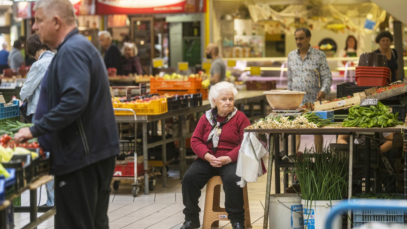 Várakozás. Ennyit tehetnek most az idősek