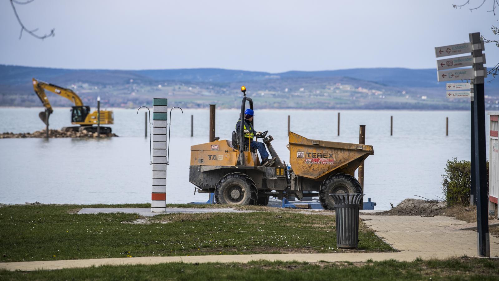 Az építkezés gőzerővel zajlik a területen az év eleje óta