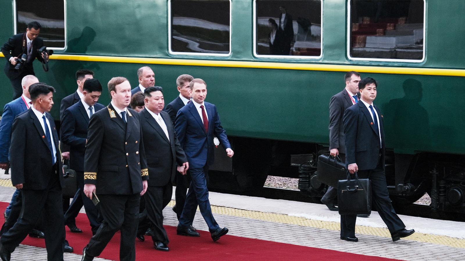 A Vlagyivosztokba megérkezett Kim Dzsungun észak-koreai vezető és Vlagyimir Putyin orosz elnök találkozójára a Kreml szerint a következő napokban kerülhet sor