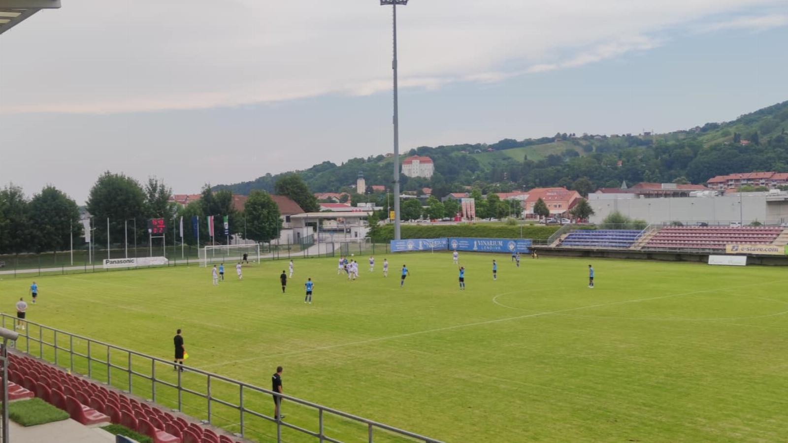 Életkép a lendvai stadionban. 