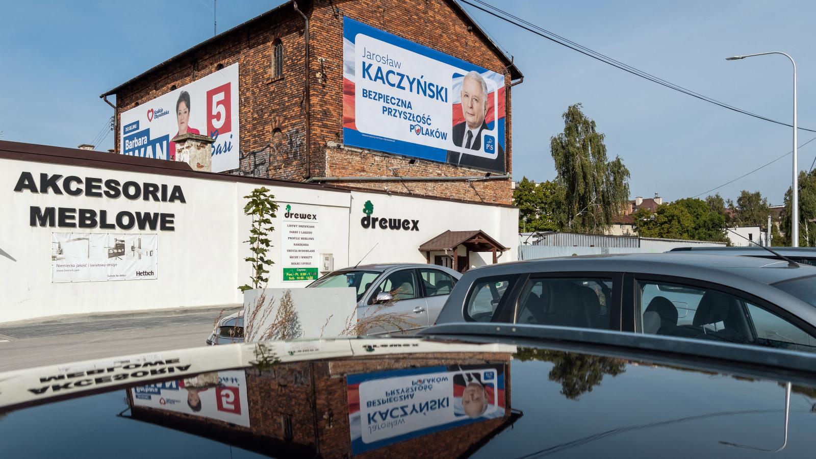 Biztonságos jövőt Lengyelországnak – a PiS-plakát szövege. Kutatások is megerősítik, hogy a populista pártok egyvalamihez nagyon értenek: a hatalom megtartásához