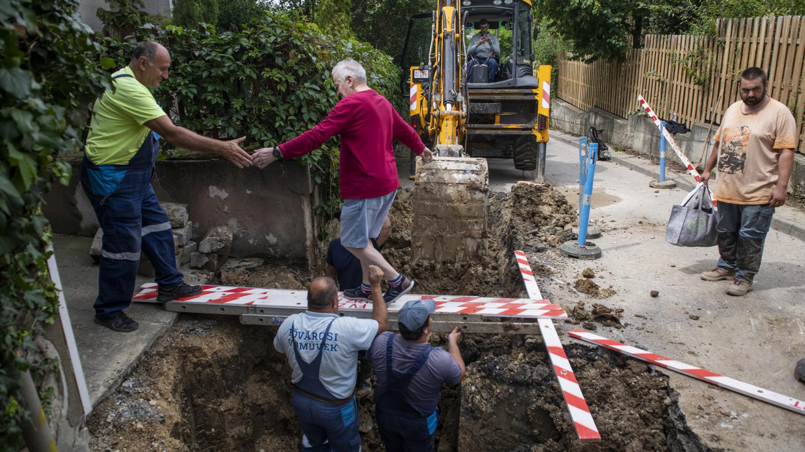 Az évente elkészített számításokból gyorsan kiderülne, mennyi veszteség lenyelésére kényszerítette a kormány a szolgáltatókat a vízdíjak 2013-as befagyasztásával