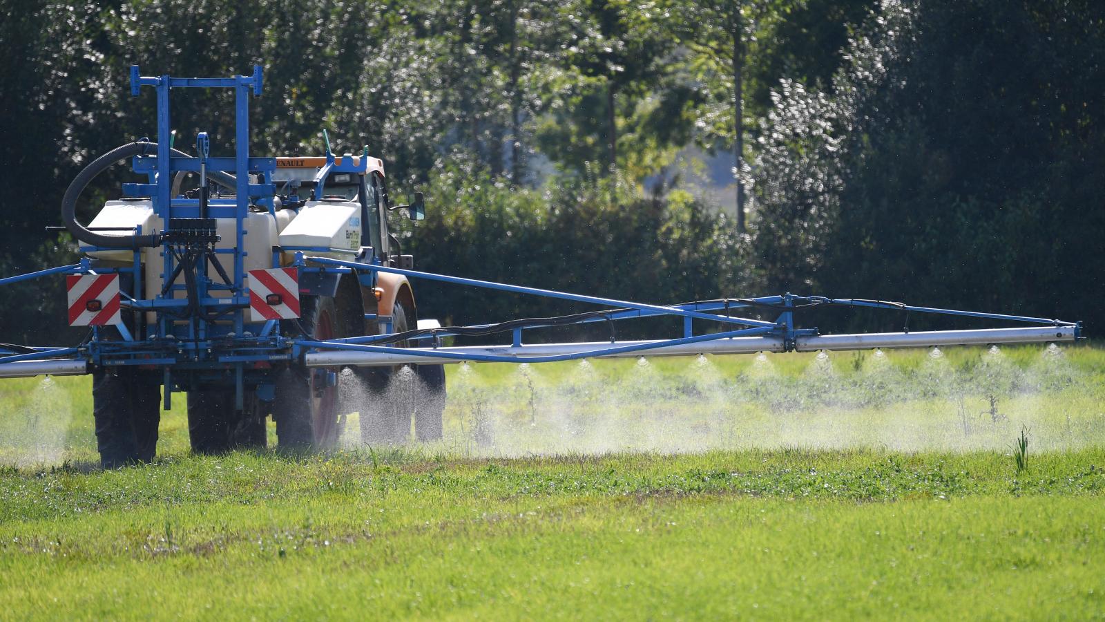 Világszerte elterjedt gyomirtó szer gyümölcsök, zöldségek, szántóföldi növények termesztése során, vízi és szárazföldi termesztésben