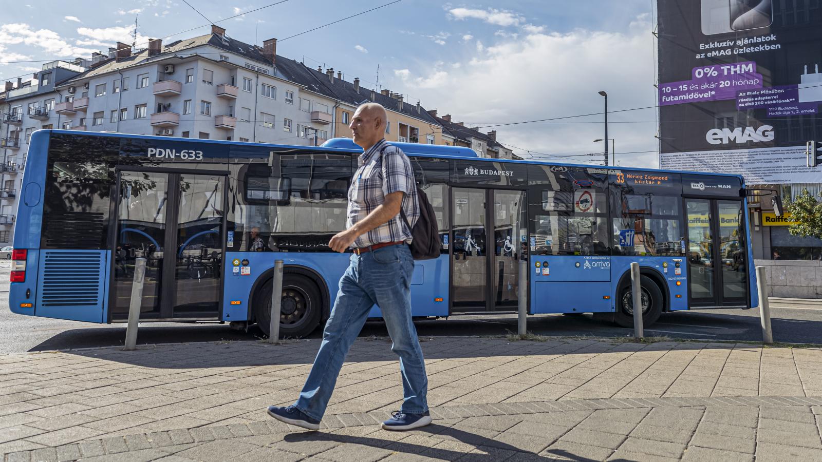 Az olcsóbb ázsiai munkaerő megjelenése nehéz helyzetbe hozhatja a szakszervezeteket a bértárgyalásokon