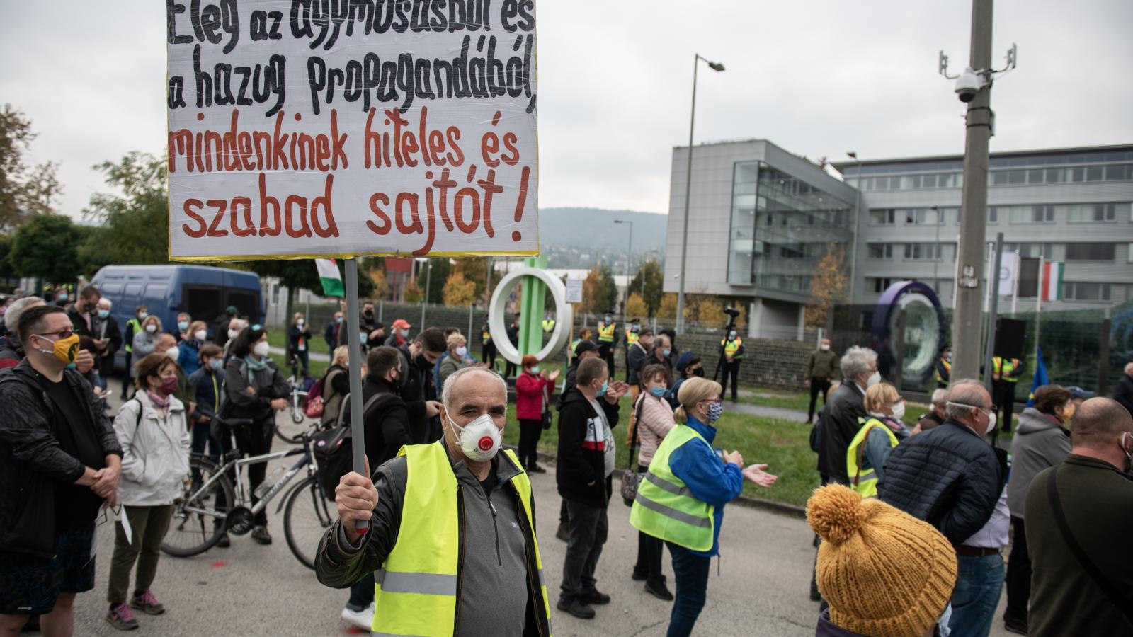 A magyarok bíznak a legkevésbé az állami hírszolgáltatásban