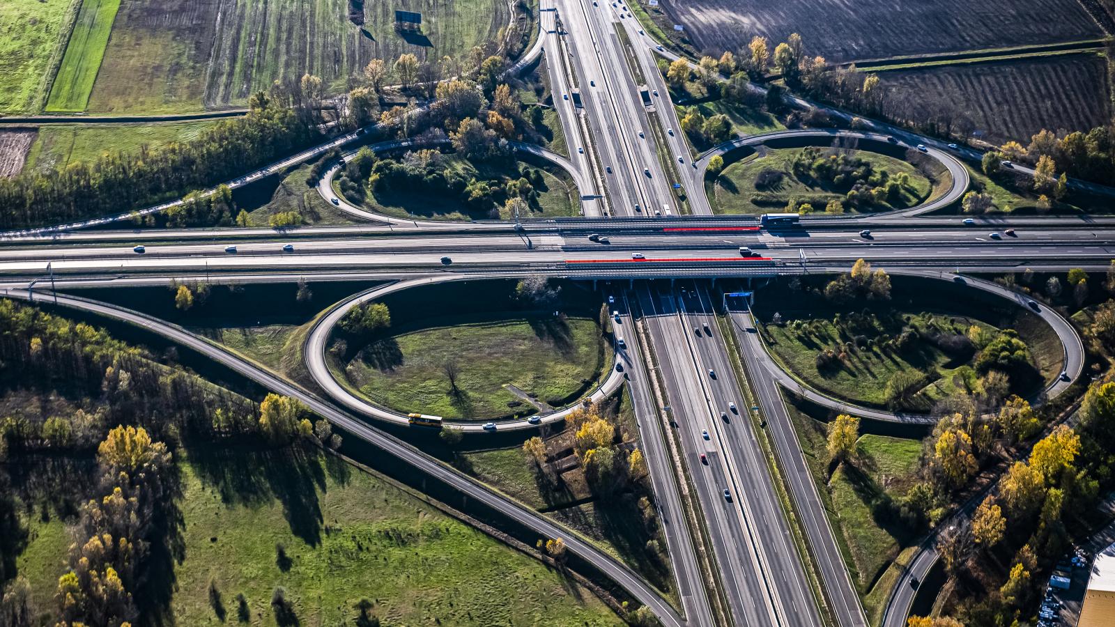 Ha pesti dugóról van szó, autósbarátnak mutatja magát a kormány, de
a matricadíjakkal nem kímélik őket