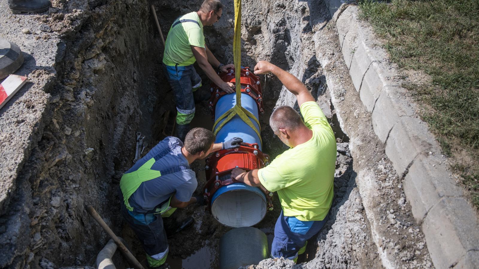 A víziközmű-ágazat a csőd szélén imbolyog, de felügyeleti díjat így is fizetniük kell