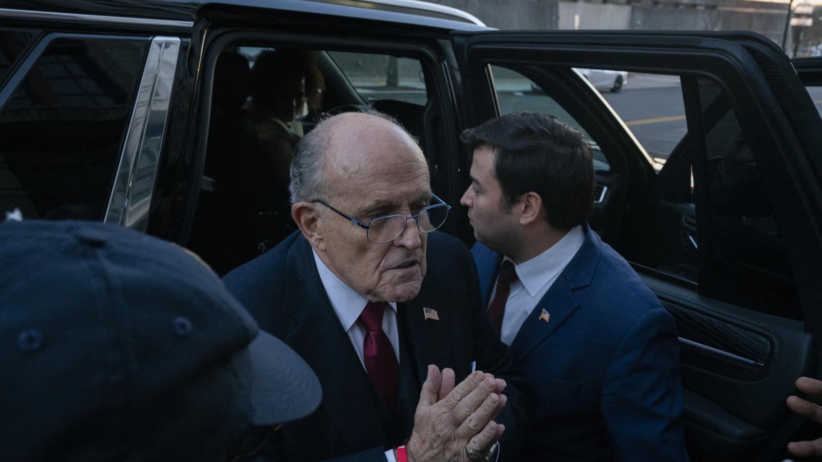 Rudy Giuliani fellebbez, és azt állítja: nincs pénze