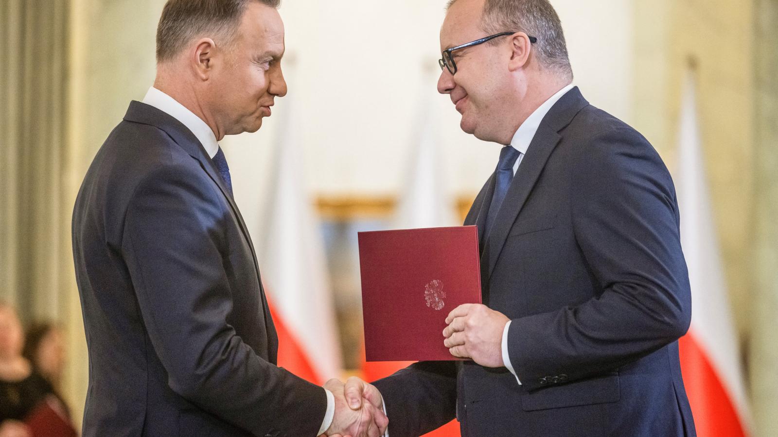 Andrzej Duda államfő célja, hogy fenntartsa a politikai feszültséget, ami a volt kormánypártnak kedvez