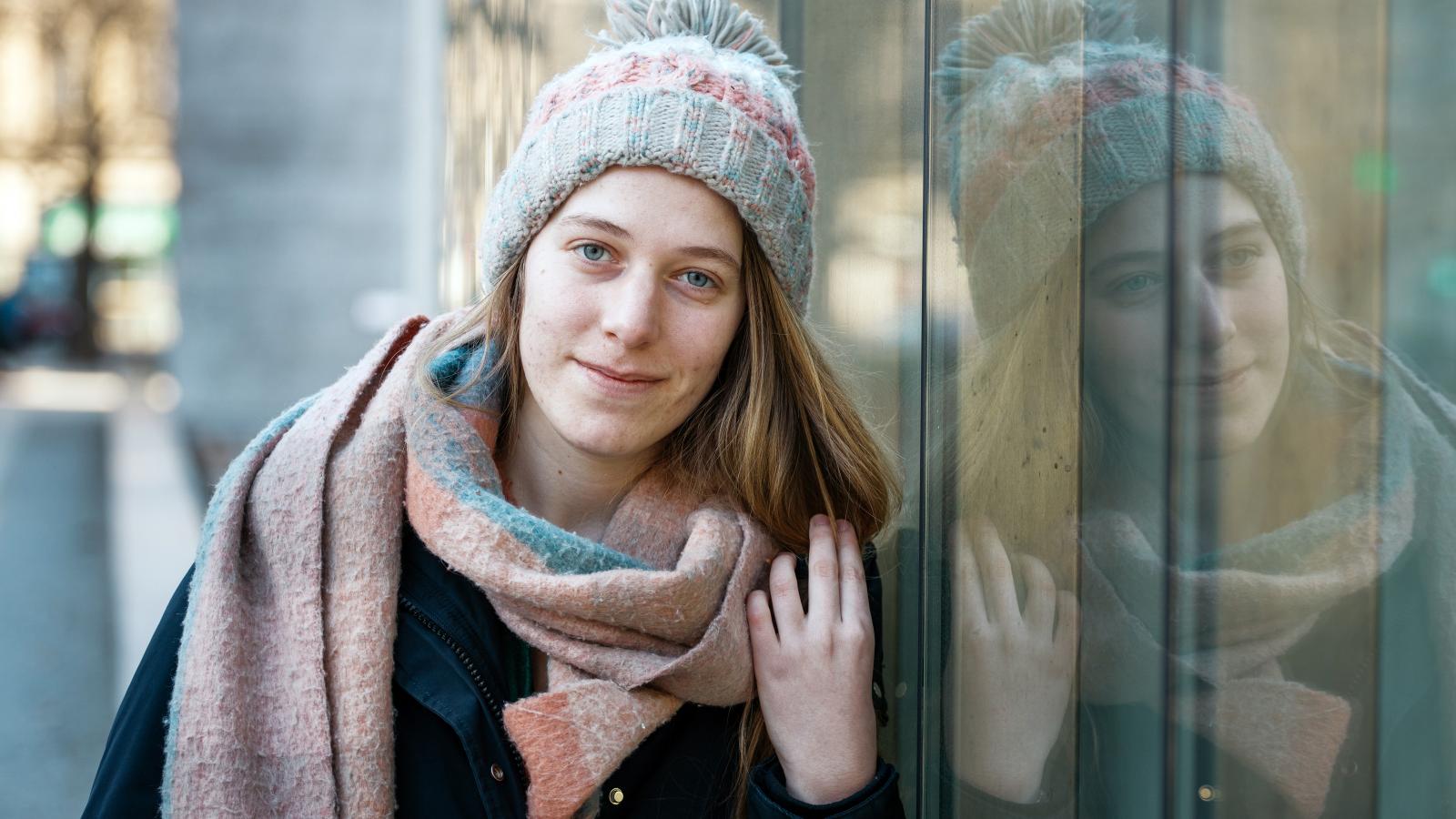 Nem szeretnék olyan néni lenni, aki ráragasztja a Freeszfe-matricát a hátsó szélvédőjére, és leköpködi 60 év múlva is azokat, akik az SZFE-re járnak