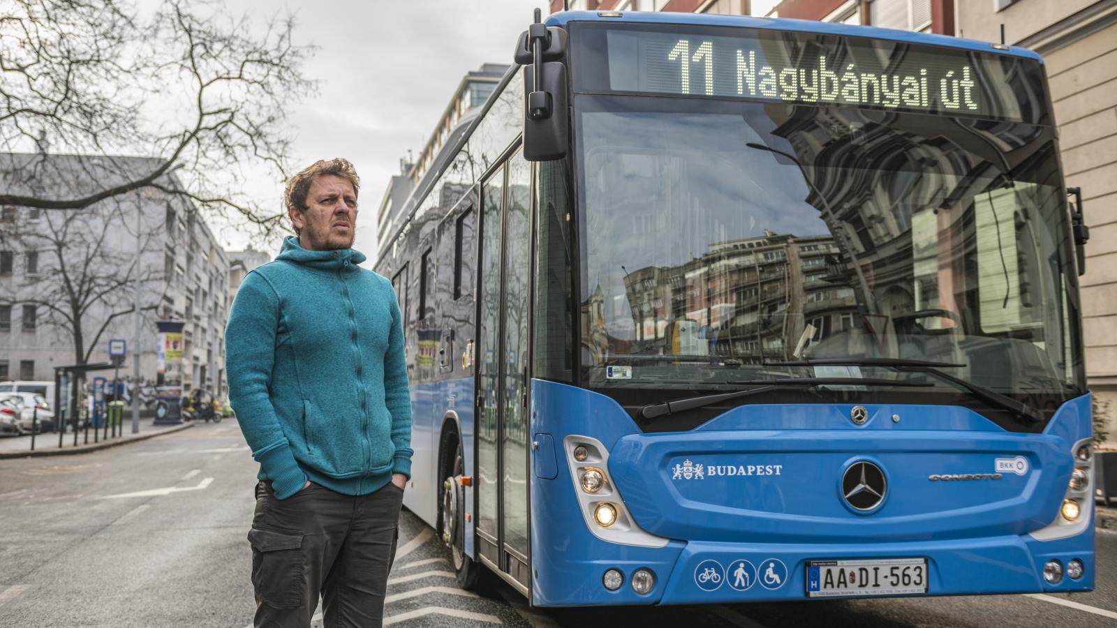 „Ebben az olva­satban a BKV valójában egy közösségi hely. Én egy igen autó­ellenes ember vagyok, a hivalkodó méretű, környezetromboló terepjáróktól pedig a hideg is kiráz”