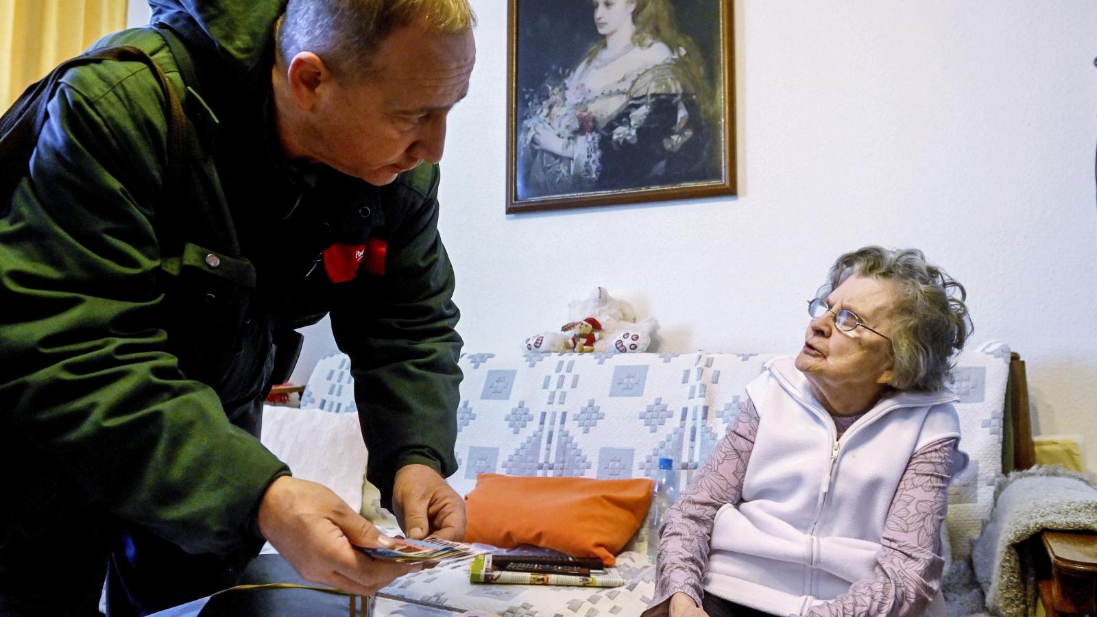 A szakértők szerint az ellátás fedezete most nincs veszélyben, de egy-másfél évtizedes távlatban lehetnek problémák, amikor megkezdik a nyugdíjba vonulást a Ratkó-unokák