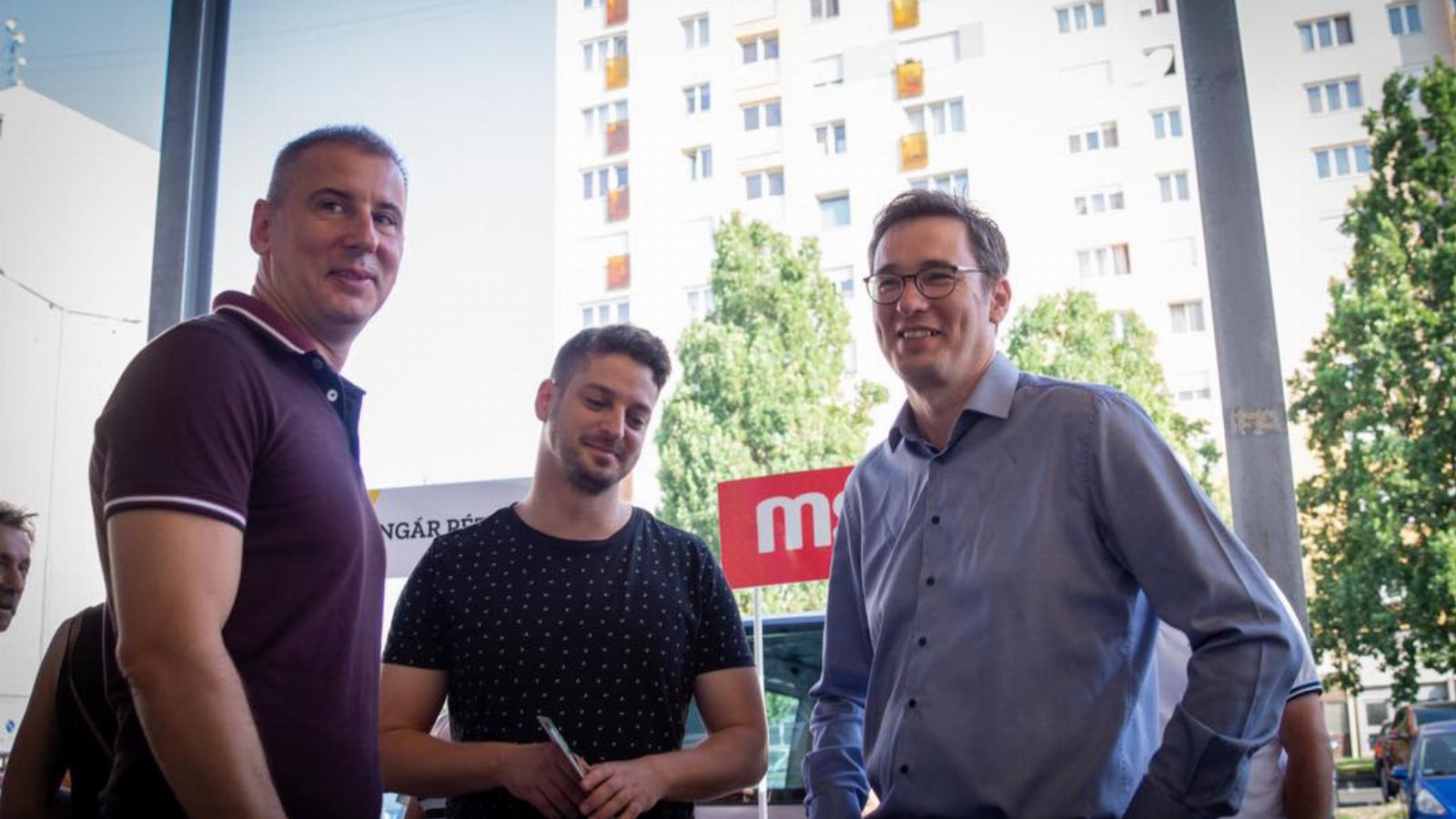 Ungár Péter, Karácsony Gergely és Nemény András városi polgármester 2021-ben a szombathelyi piacon