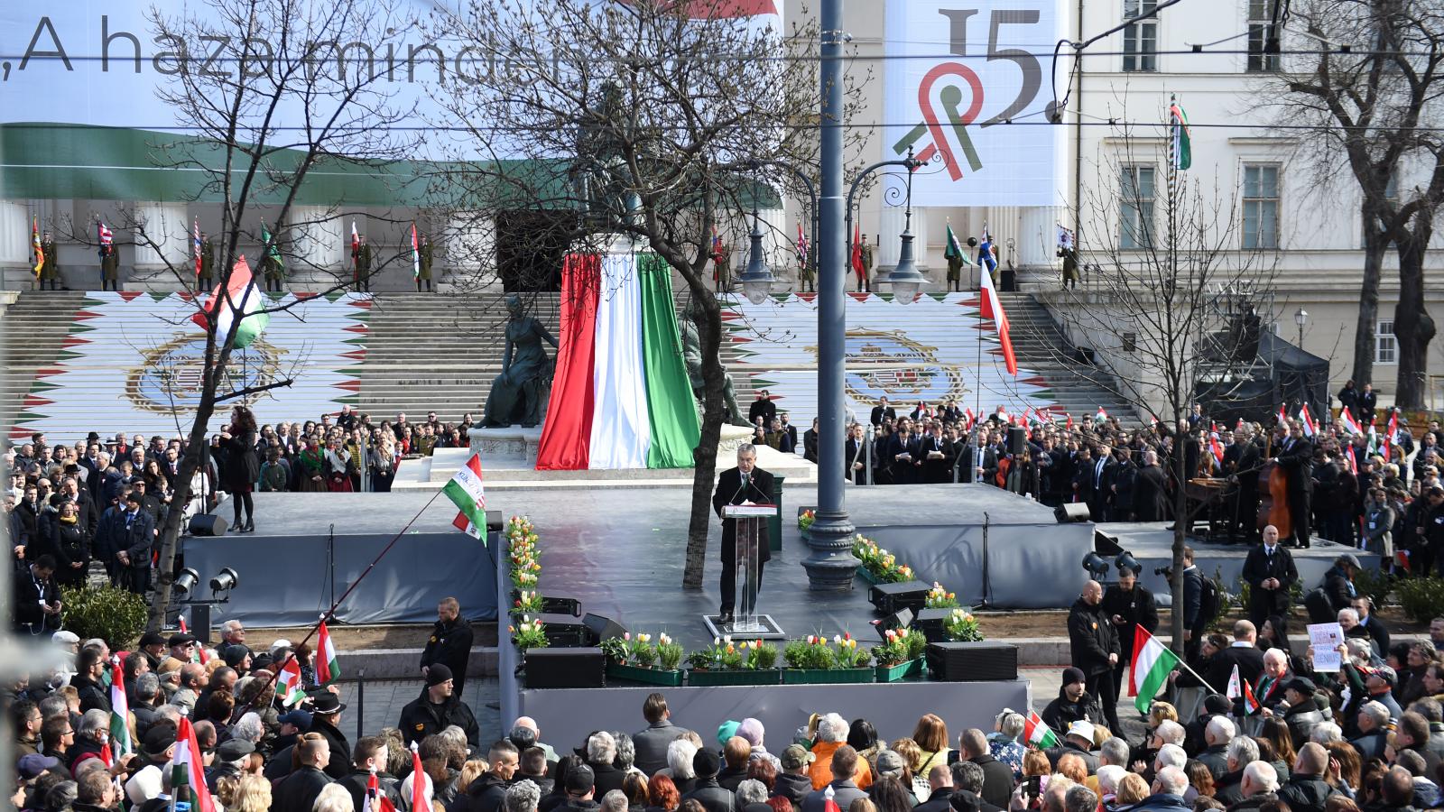 Orbán a 2019-es nemzeti ünnepen Budapesten. Visszatér a fővárosba