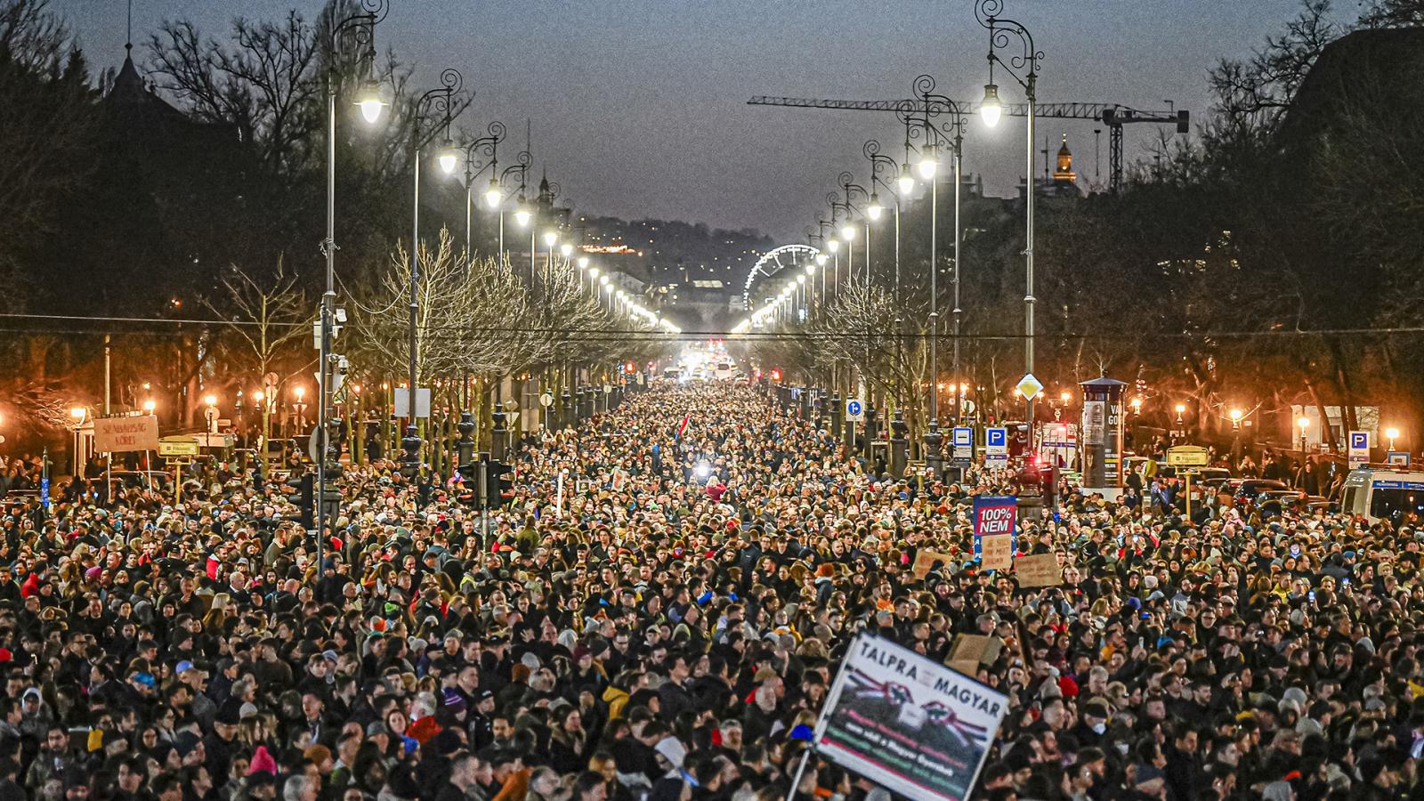 Az influencerek szervezésében a civilek február 16-i tüntetésén megjelent hatalmas tömeg visszaigazolja az adatokat