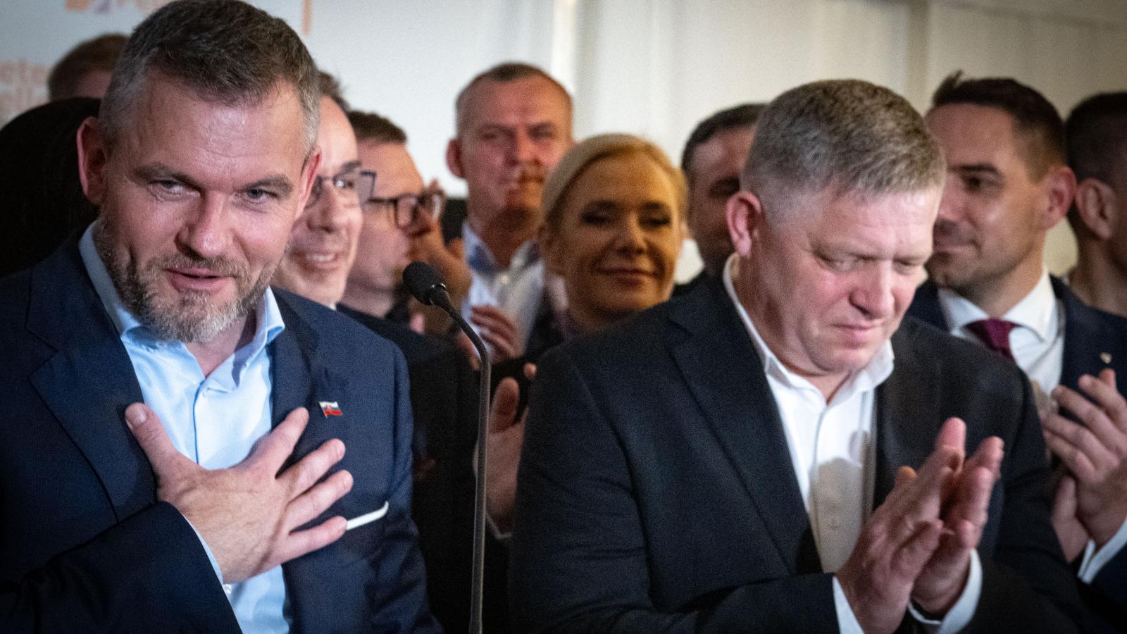 Peter Pellegrini és Robert Fico a győzelem éjszakáján