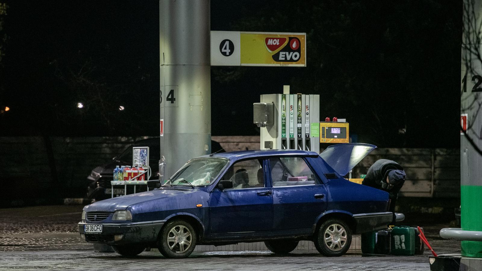 Tíz régiós államot összehasonlítva a magyar benzin a negyedik, a gázolaj a harmadik legdrágább