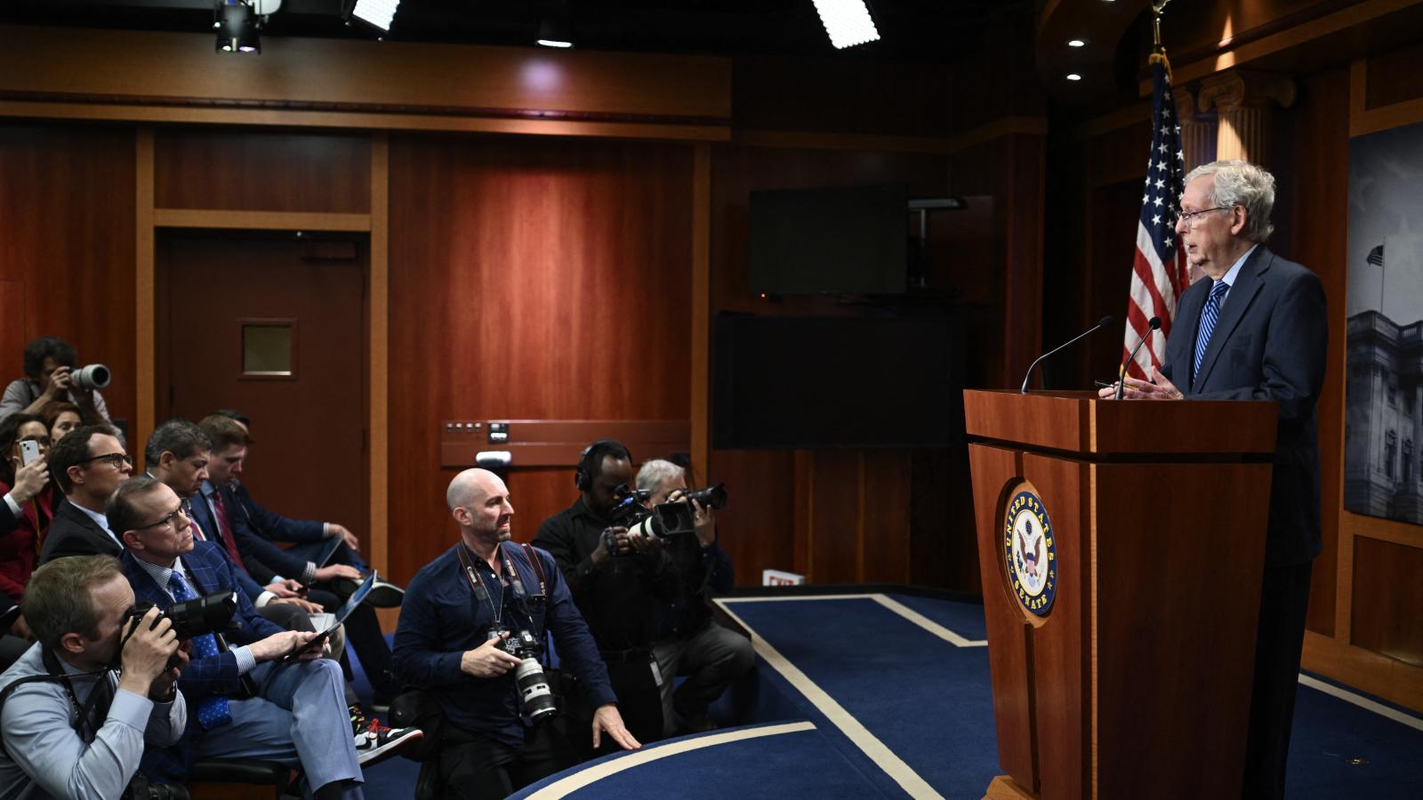 A szenátusi republikánusok vezetője, Mitch McConnell sajtótájékoztatót tart