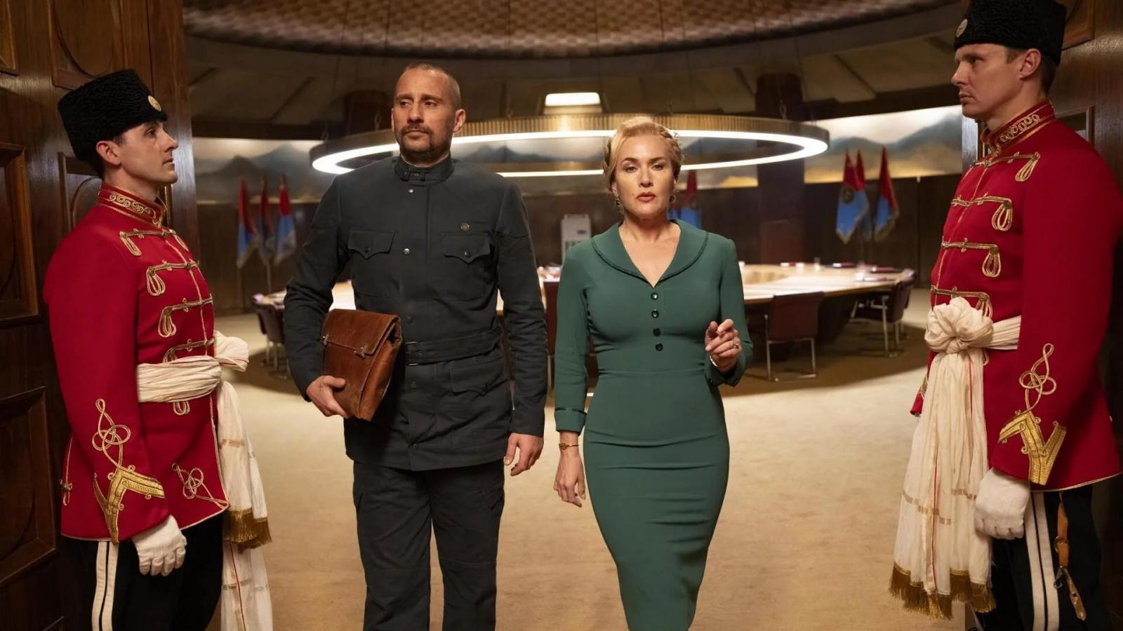 A kancellárnő
(Kate Winslet)
és bizalmasa
(Matthias Schoenaerts)
az HBO
sorozatában