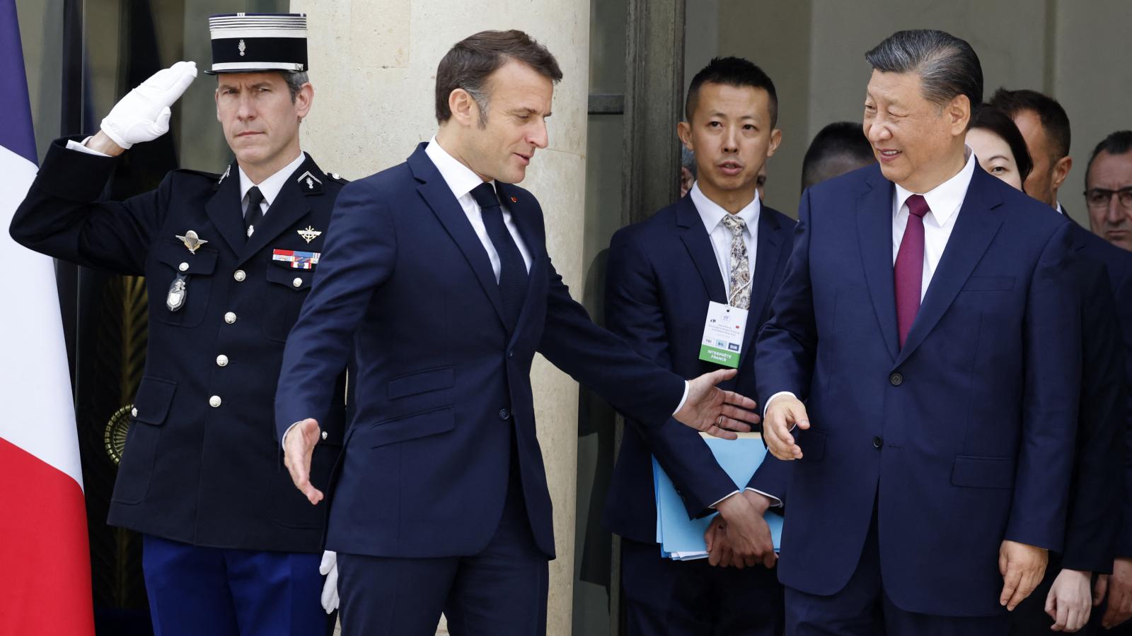 Macron az Élysée-palotában győzködte Hszi Csin-ping elnököt