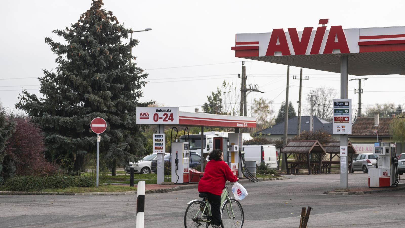 A kis kutak kénytelenek követni a Mol üzemanyag- ár-csökkentéseit, ha nem akarnak vevőket veszíteni 