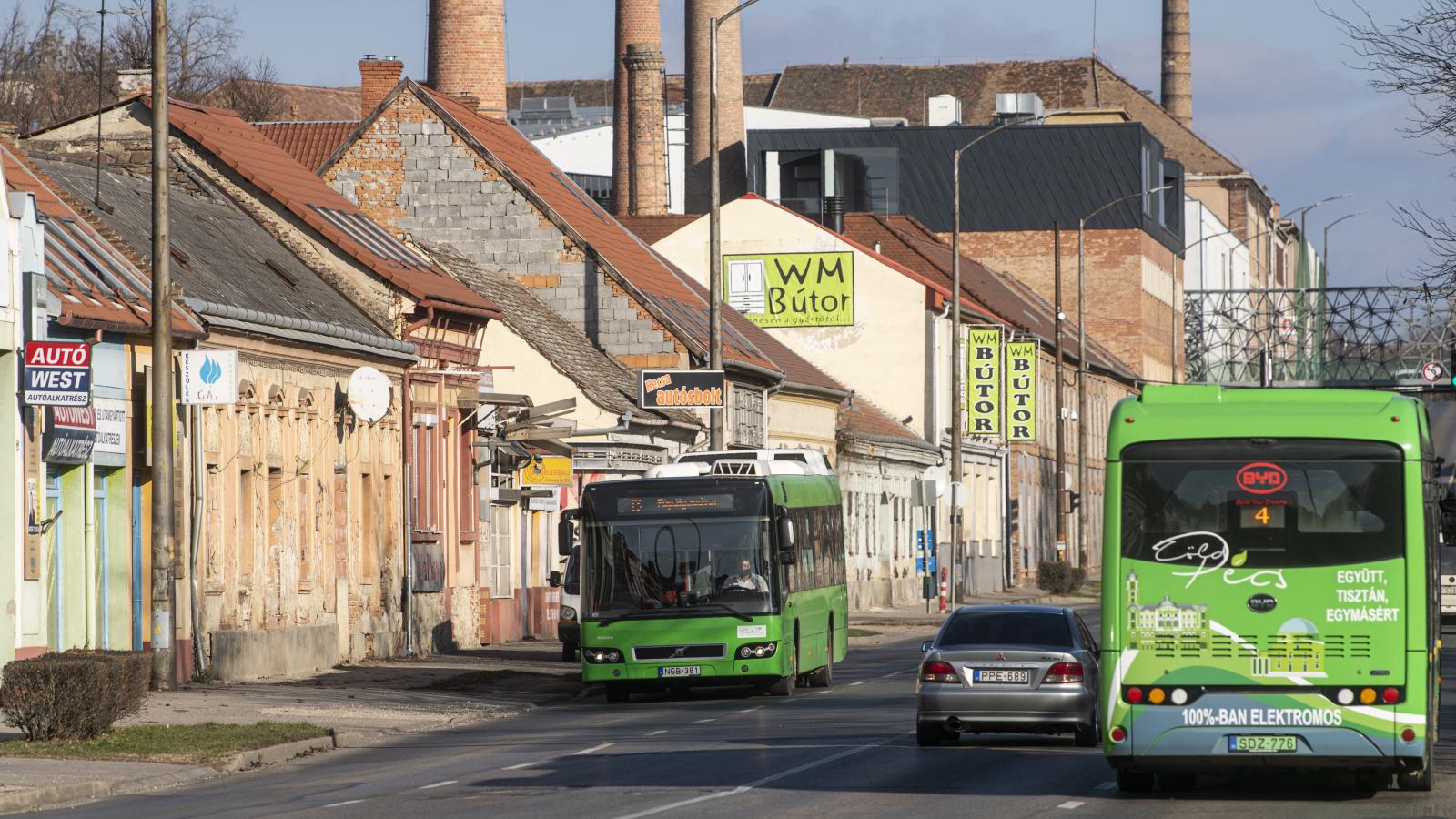 Pécs tömegközlekedési cége úgy vett meg egy használt hollandiai buszflottát, hogy azt korábban, a közvetítők megjelenése előtt egymilliárddal olcsóbban kínálták a városnak. Valakik nagyot szakítottak az üzleten.