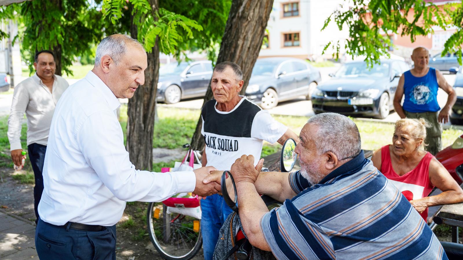 Sztojka Attila romaügyi kormánybiztosként ígért, kért, és ha kellett, fenyegetett, hogy emberei átvehessék a roma önkormányzat irányítását