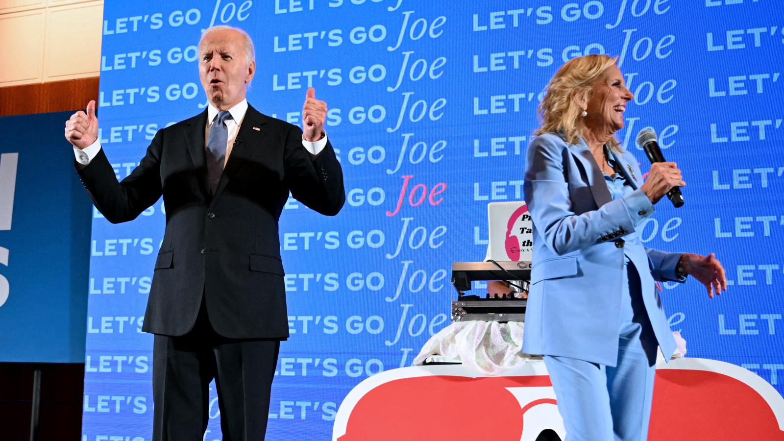 Joe és Jill Biden az elnökjelölti vita után. Csak a first lady tudná lebeszélni az elnököt