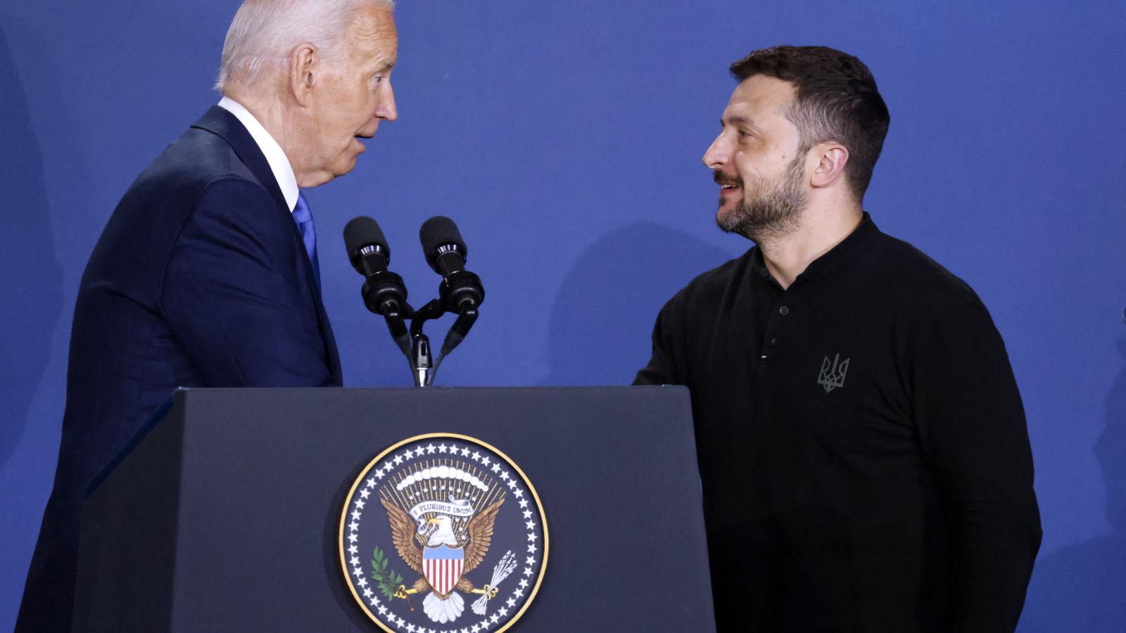 Joe Biden amerikai elnök és Volodimir Zelenszkij ukrán államfő