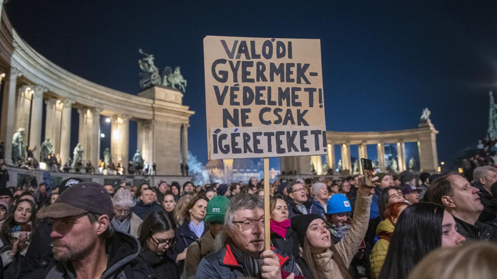  Nem ilyen gyermekvédelmet követeltek tízezrek fél évvel ezelőtt