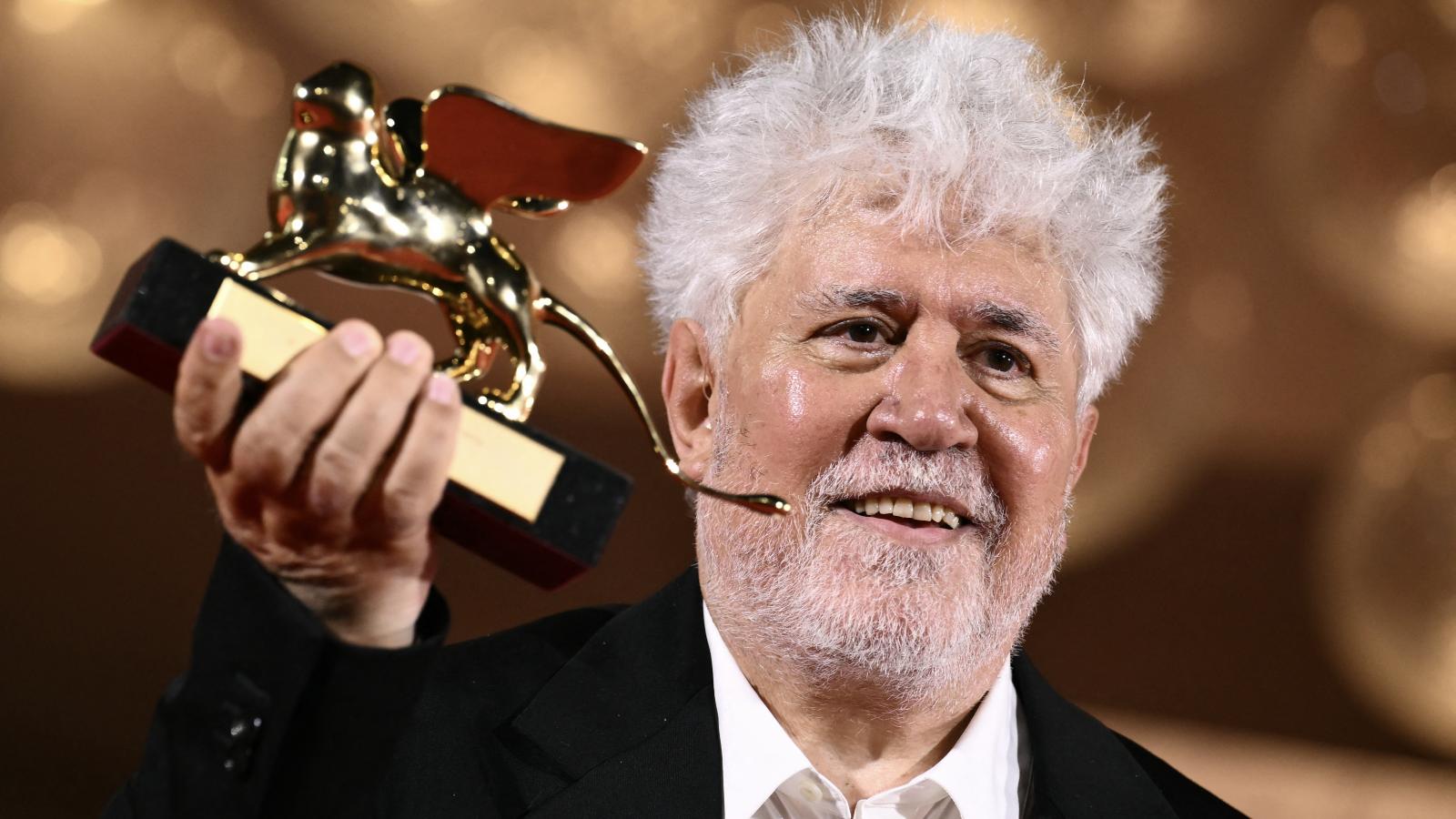 Pedro Almodóvar az Arany Oroszlánnal