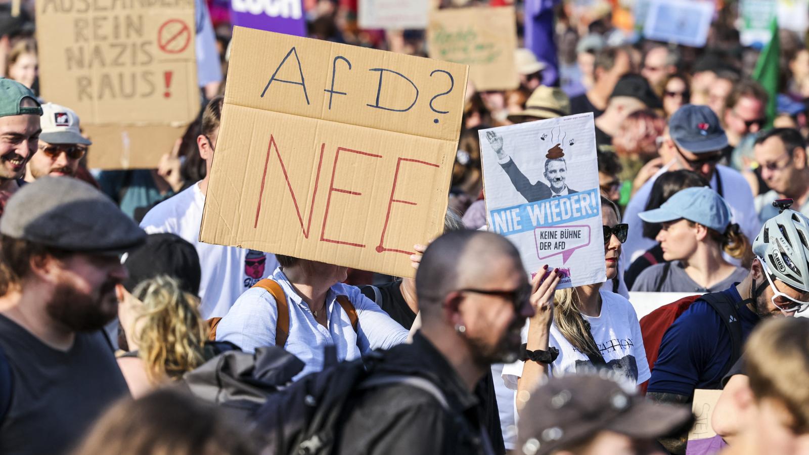 Bár kiválóan szerepel az AfD Kelet-Németországban, sokan nagyon tartanak a párt előretörésétől, sok tüntetést tartottak
a szélsőjobb veszéllyel szemben