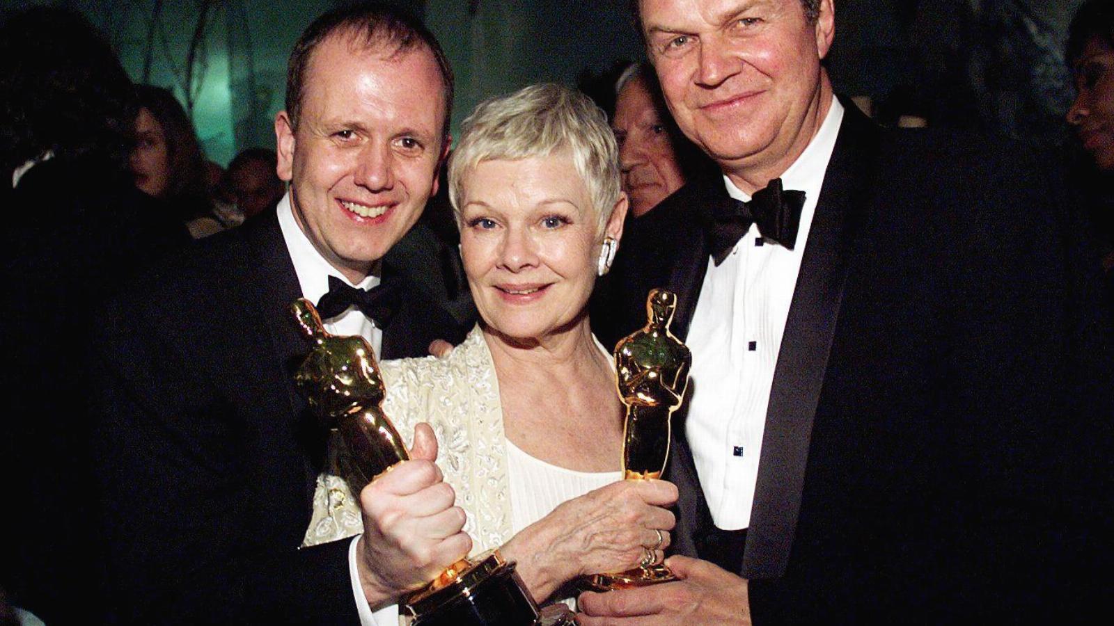 Judi Dench és az Oscar-díj, amelyet I.
Erzsébet megformálásáért kapott