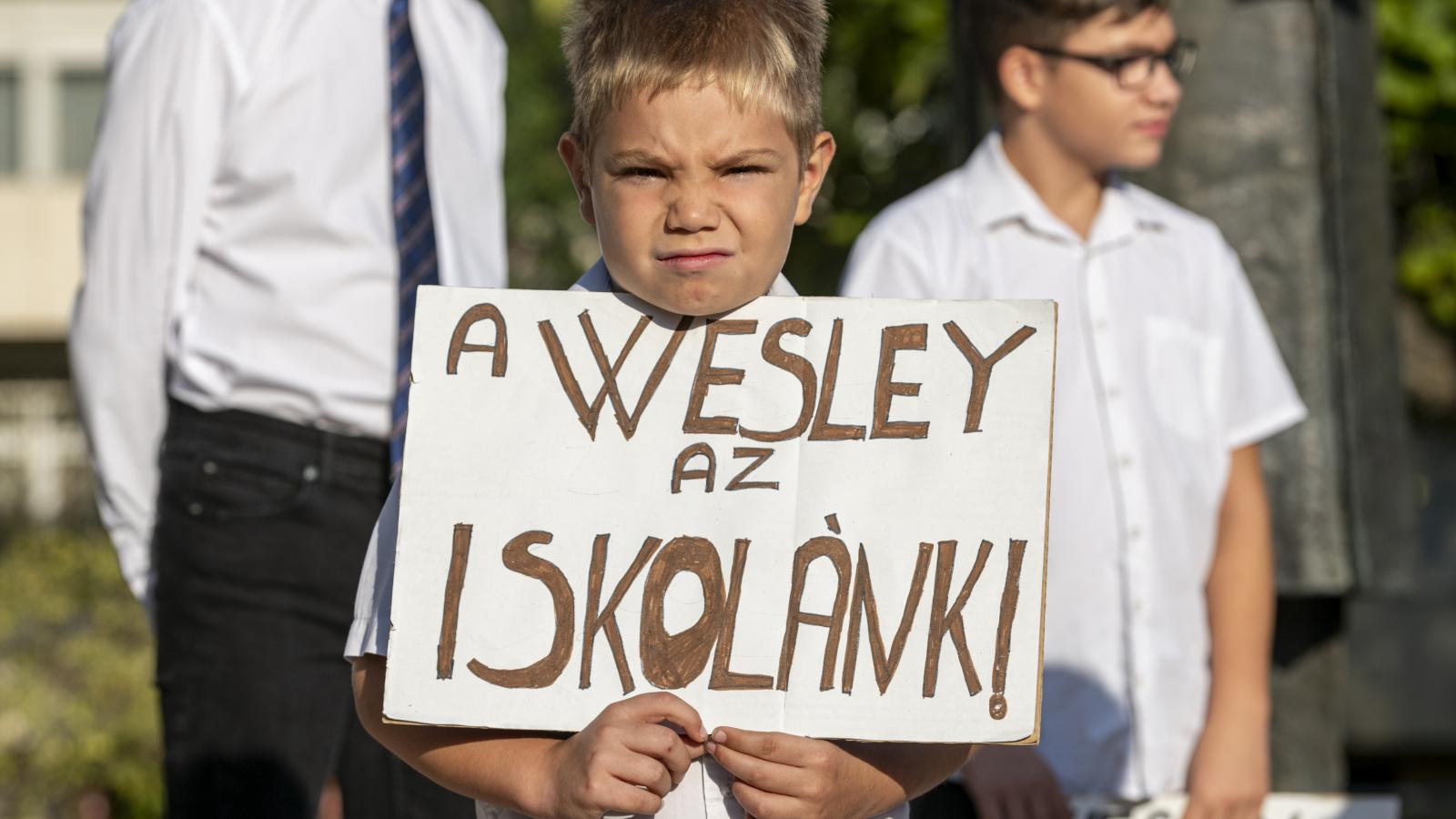 Gyorsan bezárták az Iványi-féle iskolákat, de a diákok megfelelő elhelyezésével már nem sokat törődik a hatalom