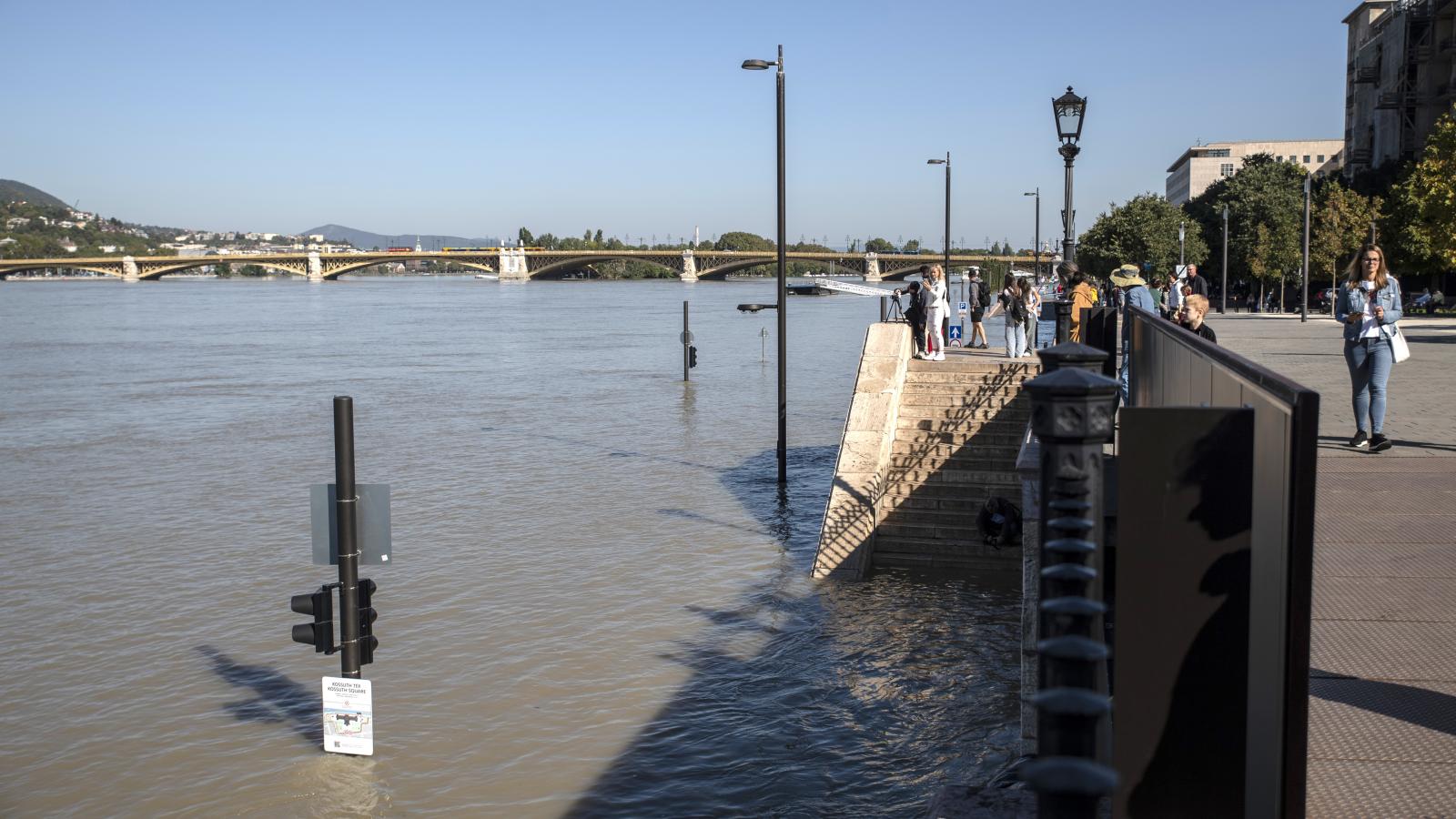 Szeptember 21-én, szombaton tetőzött a Duna Budapesten, a legmagasabb vízszint 830 centiméter volt