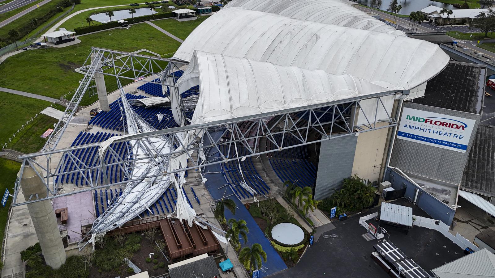 A tampai MidFlorida Amphitheater tetejét félig letépte a hurrikánnal érkező szél