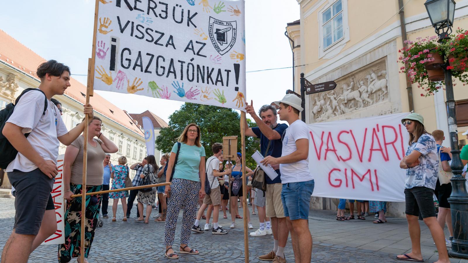 Az oktatás állapotával és az átalakításokkal nem csak a diákok elégedetlenek