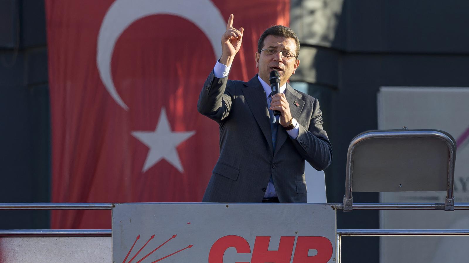 Imamoglu felett Damoklész kardjaként függ Erdogan esetleges bosszúja