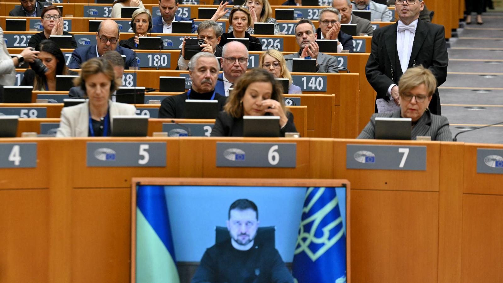 Volodimir Zelenszkij videón jelentkezett be az ülésre, megköszönte az Európai Parlament támogatását