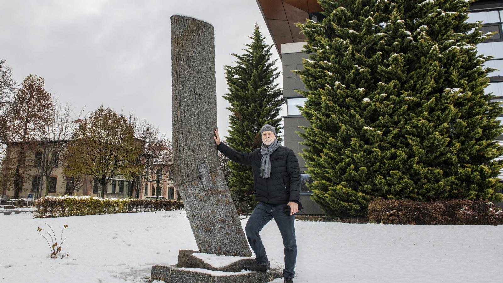 Mohácsi András alkotásával a magyar polgárosodásnak állít emléket