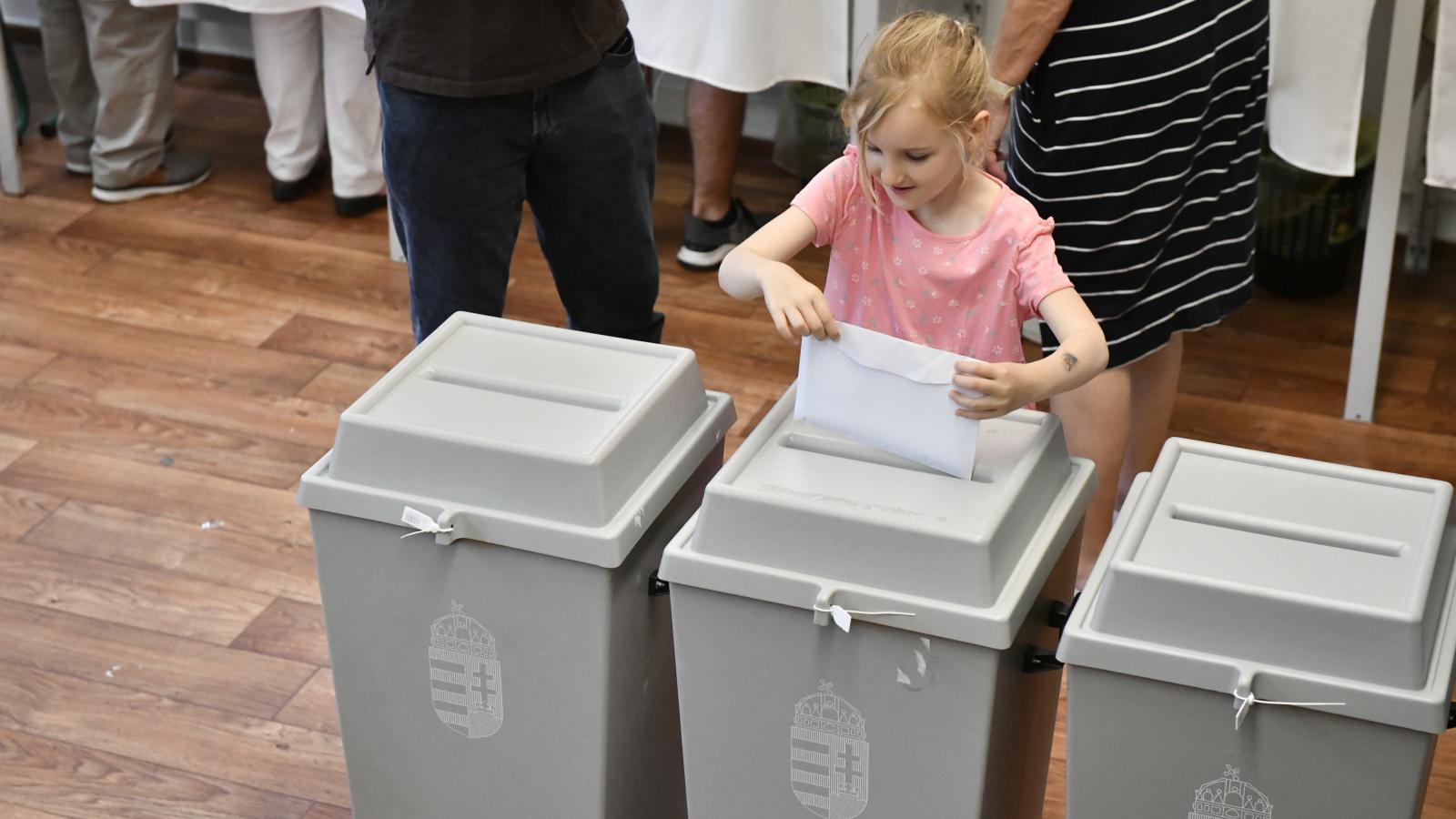 A borítékot mostantól külön kérni kell