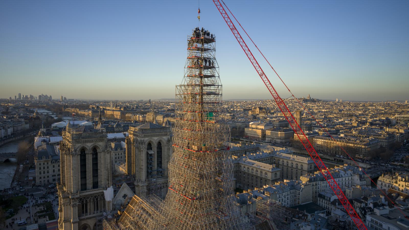 A Notre-Dame felújításának egyik látványos szakasza