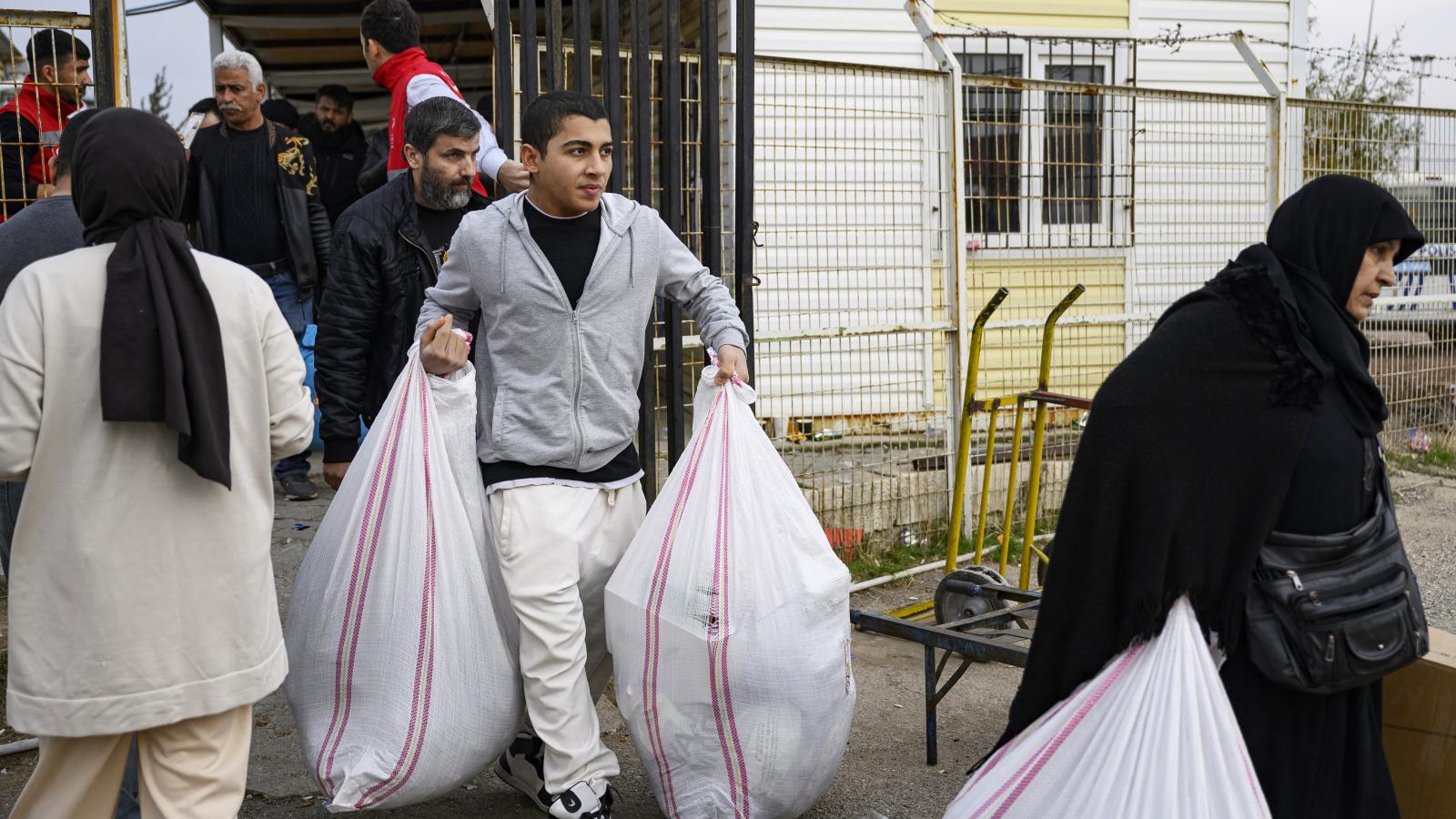 A közeli Törökországból már sok szír menekült elindult haza. Mások kivárnak