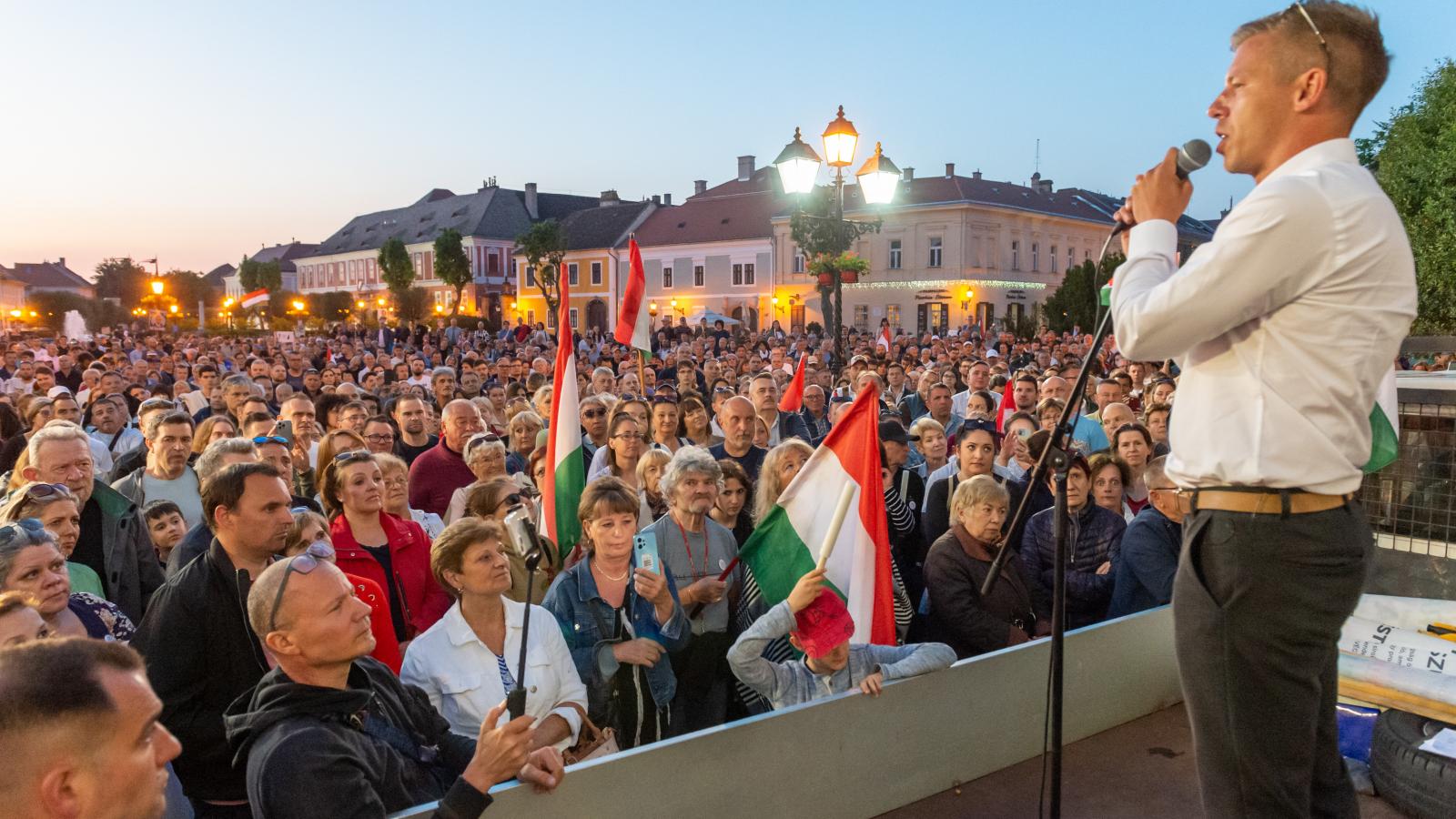 Magyar Péter kampányol. Hasonló képekből vélhetően idén sem lesz hiány