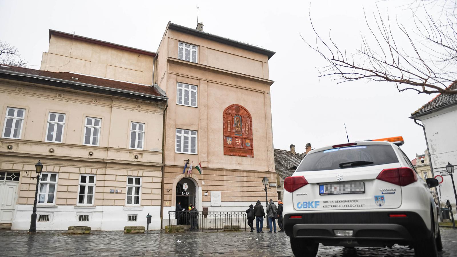 Bombariadó az Óbudai Gimnáziumban