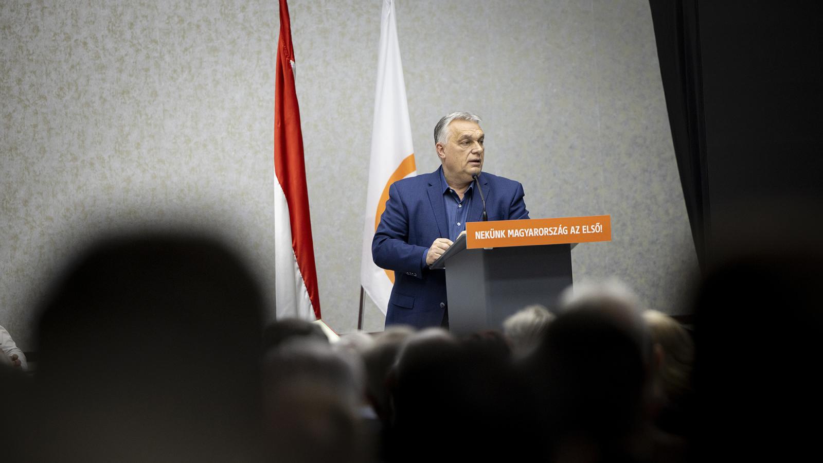 Orbán Viktor beszédet mond a Fidesz és a KDNP kihelyezett frakcióülésén Balatonfüreden 2025. február 18-án