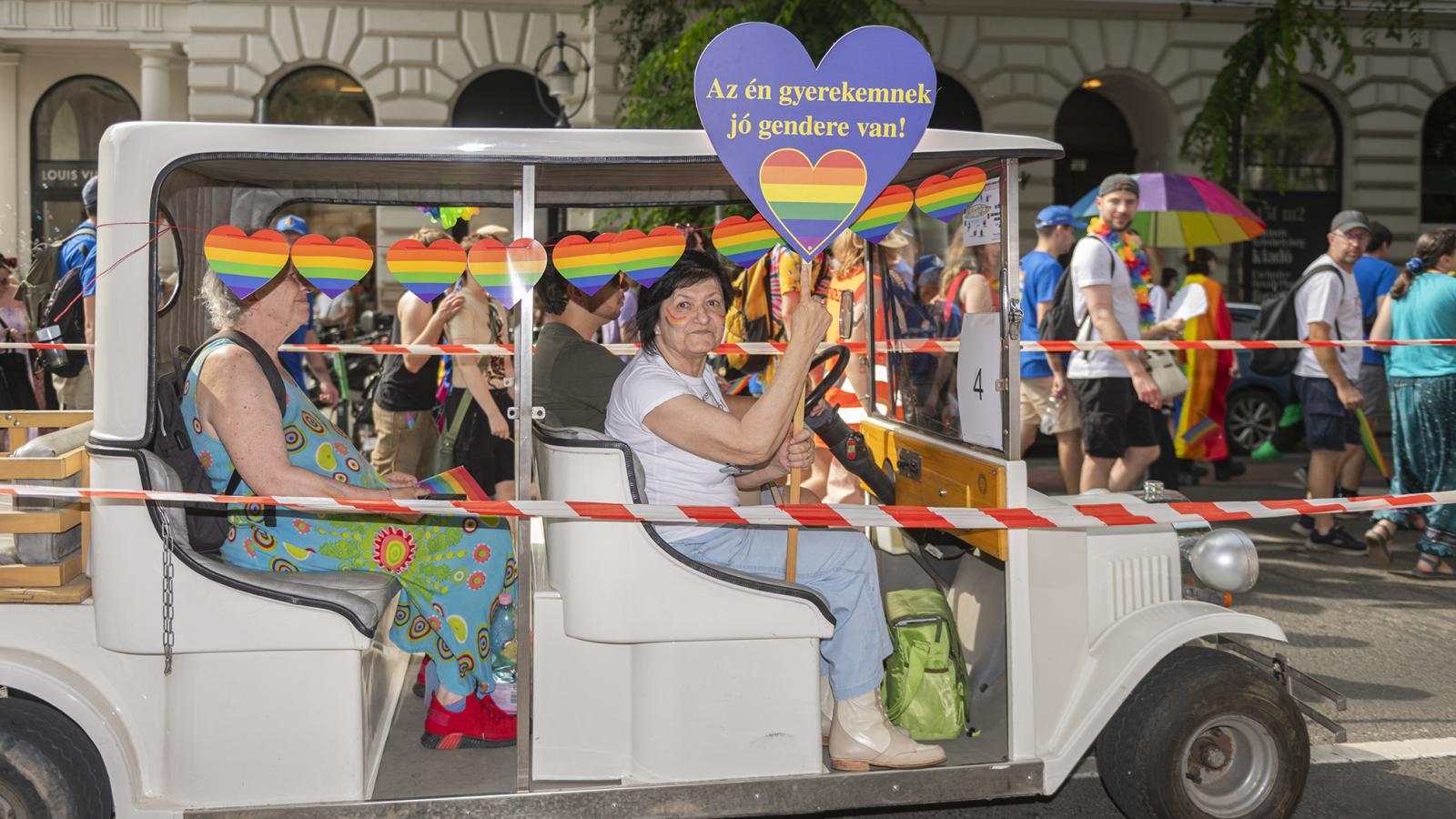 Egy édesanya egy korábbi Pride-on. Gulyás szerint ilyen nincs