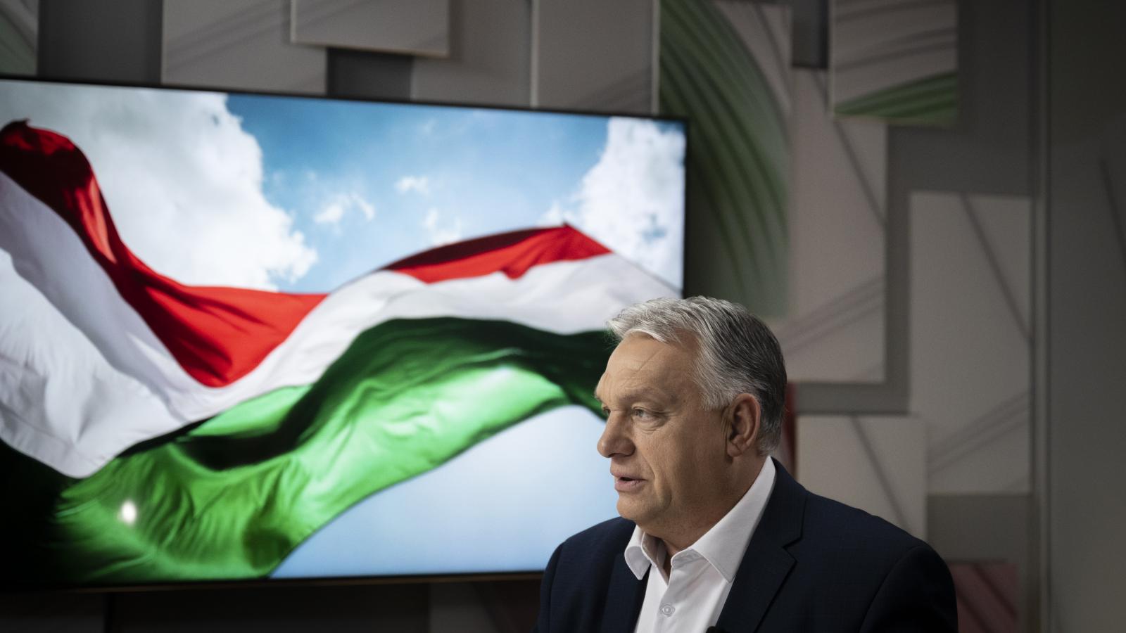 Orbán Viktor miniszterelnök interjút ad a Kossuth rádió Jó reggelt, Magyarország! című műsorában a brüsszeli Közmédia Központban 2025. március 7-én.